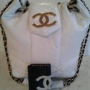 CHANEL HANDBAG BUCKET BAG WHITE GENUINE LEATHER WITH BLACK KEY HOLDER